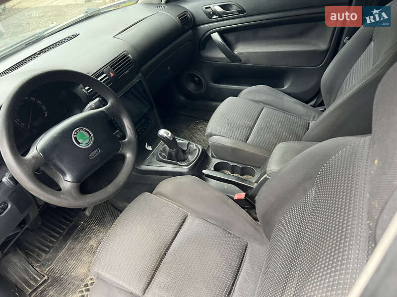 Лифтбек Skoda Superb 2003 в Беловарцах