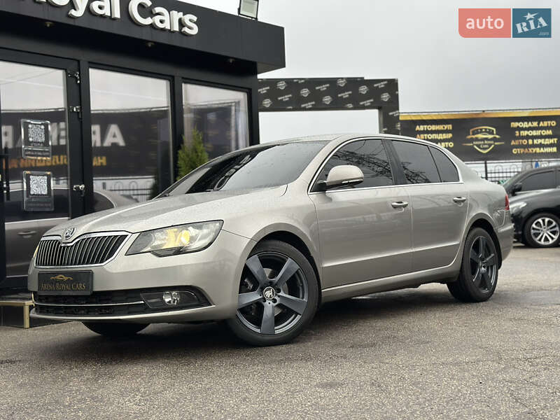 Лифтбек Skoda Superb 2014 в 