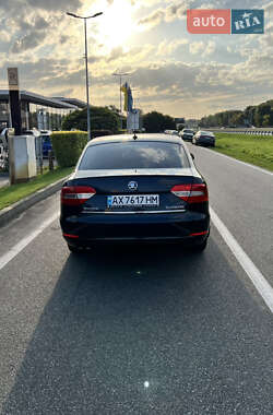 Лифтбек Skoda Superb 2013 в 