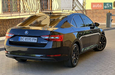 Лифтбек Skoda Superb 2017 в 