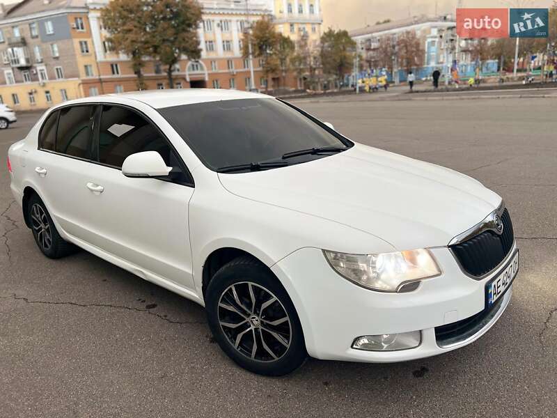 Ліфтбек Skoda Superb 2011 в 