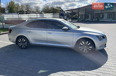 Лифтбек Skoda Superb 2016 в 