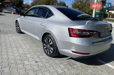 Лифтбек Skoda Superb 2016 в 