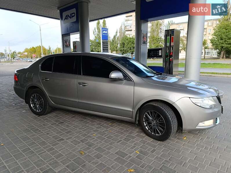 Лифтбек Skoda Superb 2010 в Николаеве