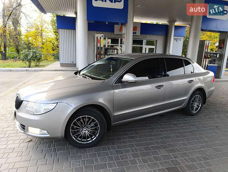 Лифтбек Skoda Superb 2010 в Николаеве