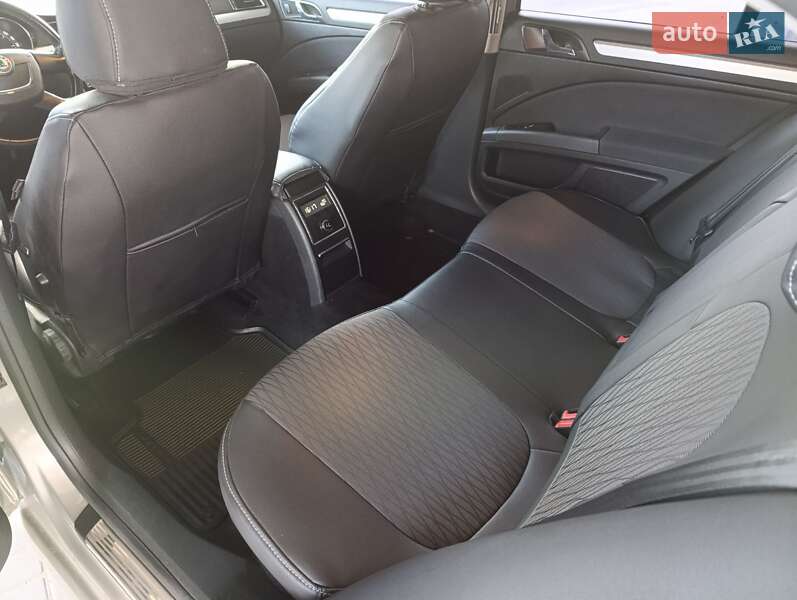 Лифтбек Skoda Superb 2010 в Николаеве