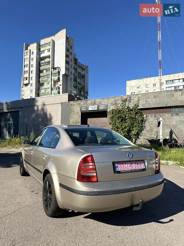 Лифтбек Skoda Superb 2003 в Черкассах