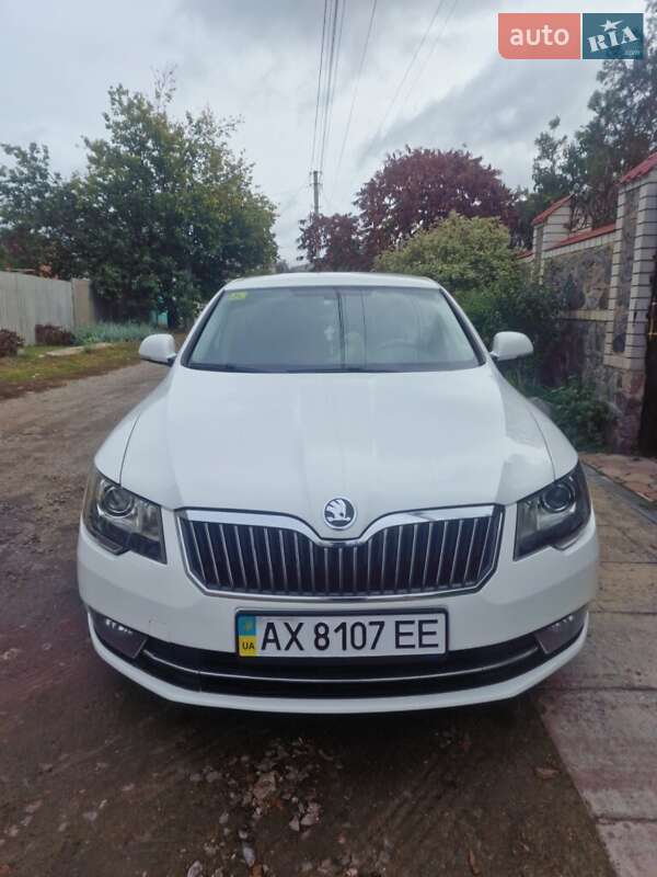 Лифтбек Skoda Superb 2014 в 