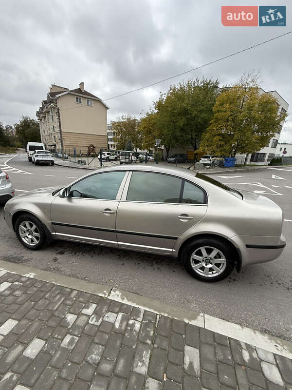 Лифтбек Skoda Superb 2006 в Львове