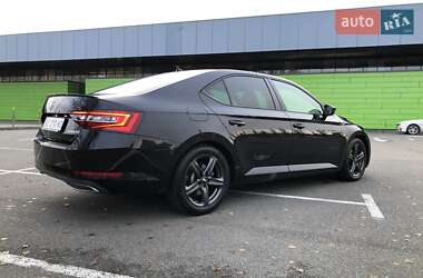 Лифтбек Skoda Superb 2019 в 