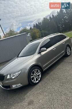 Универсал Skoda Superb 2011 в Бурштыне