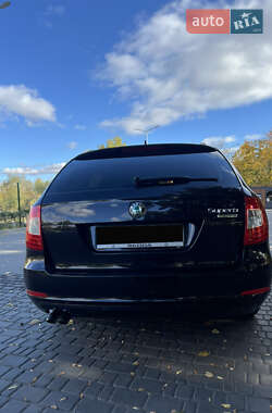Універсал Skoda Superb 2012 в  фото 5 Універсал Skoda Superb 2012 в