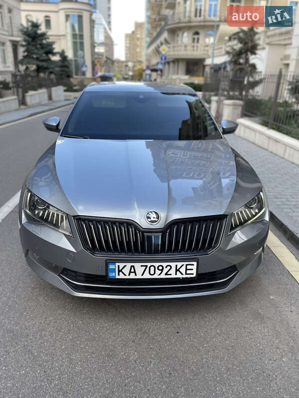 Лифтбек Skoda Superb 2015 в Киеве