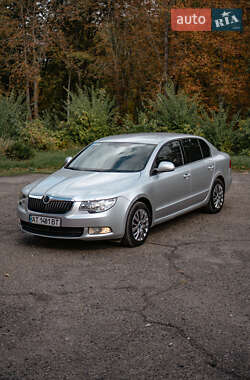 Лифтбек Skoda Superb 2012 в Бурштыне