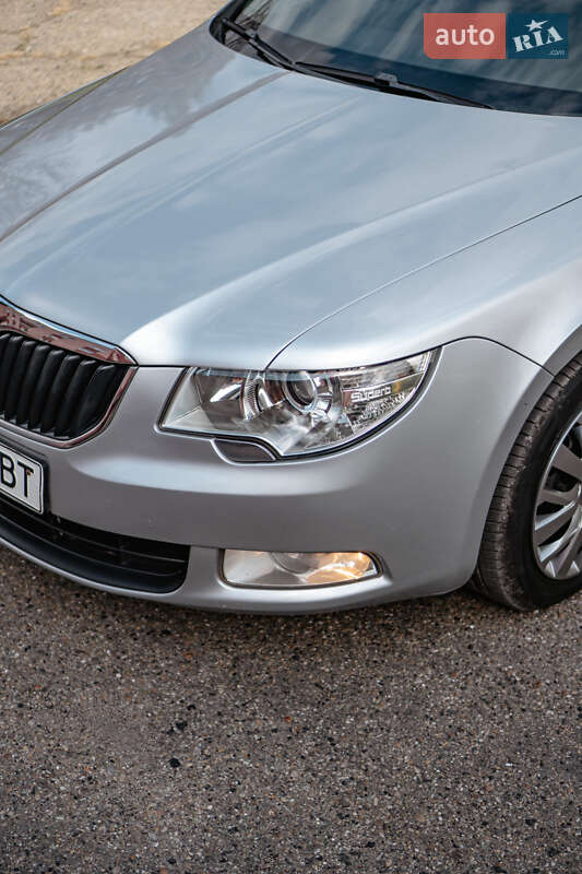 Лифтбек Skoda Superb 2012 в Бурштыне