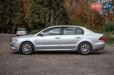 Лифтбек Skoda Superb 2012 в 