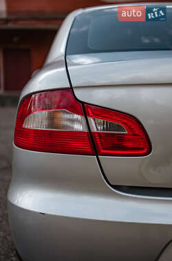Лифтбек Skoda Superb 2012 в 