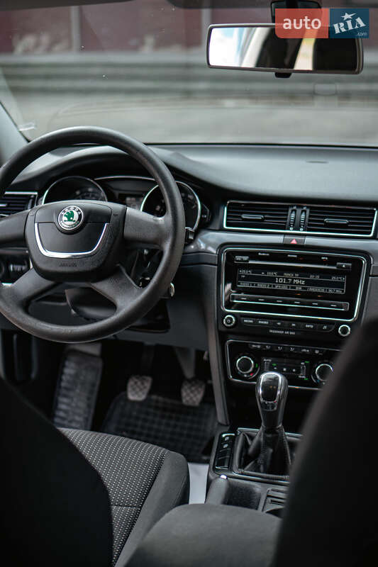 Лифтбек Skoda Superb 2012 в Бурштыне