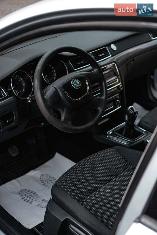 Лифтбек Skoda Superb 2012 в Бурштыне