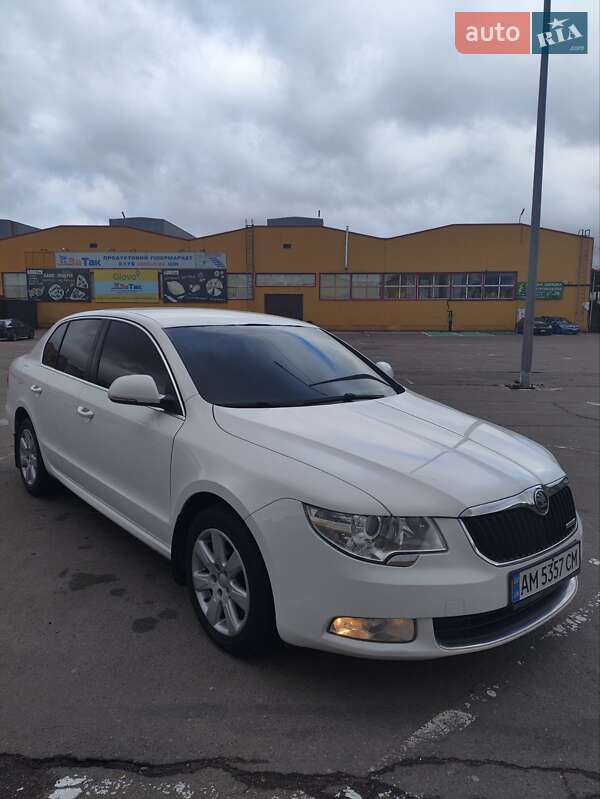 Лифтбек Skoda Superb 2011 в 