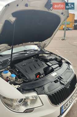 Лифтбек Skoda Superb 2011 в 