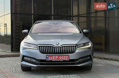 Лифтбек Skoda Superb 2022 в 