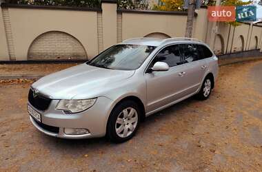 Універсал Skoda Superb 2010 в Бучі