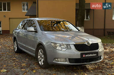 Лифтбек Skoda Superb 2011 в Тячеве