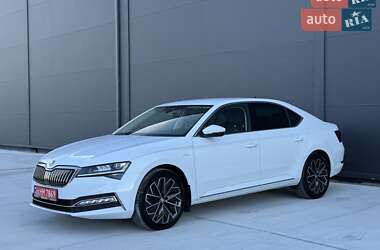 Лифтбек Skoda Superb 2022 в 