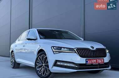 Лифтбек Skoda Superb 2022 в 