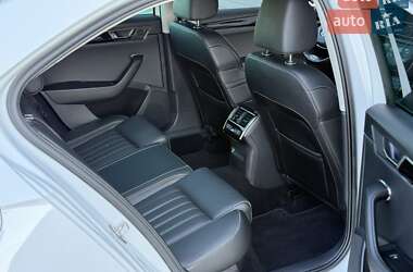 Лифтбек Skoda Superb 2022 в 