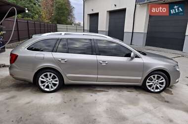 Універсал Skoda Superb 2011 в Бурштині