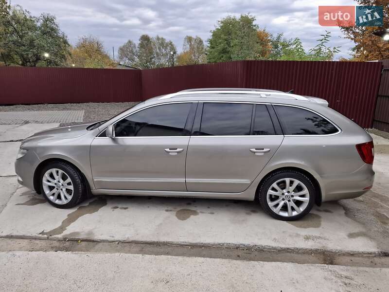 Универсал Skoda Superb 2011 в Бурштыне