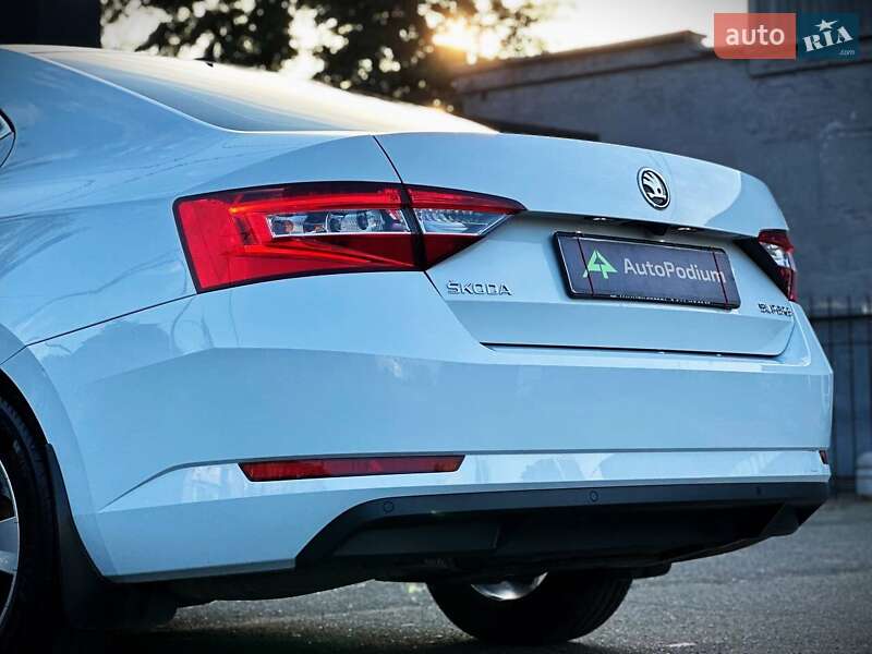 Лифтбек Skoda Superb 2019 в Киеве