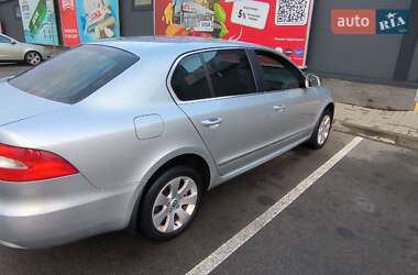 Лифтбек Skoda Superb 2011 в 