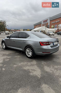 Лифтбек Skoda Superb 2016 в 