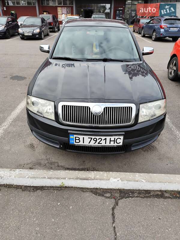 Ліфтбек Skoda Superb 2004 в  фото Ліфтбек Skoda Superb 2004 в