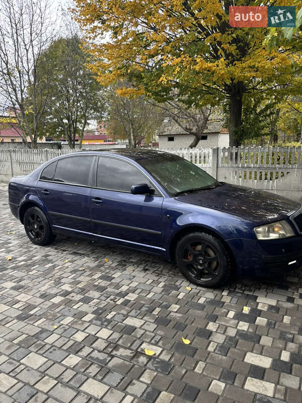Лифтбек Skoda Superb 2002 в Звягеле