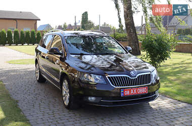 Універсал Skoda Superb 2014 в  фото 4 Універсал Skoda Superb 2014 в