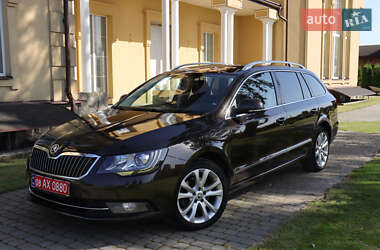 Універсал Skoda Superb 2014 в  фото 17 Універсал Skoda Superb 2014 в