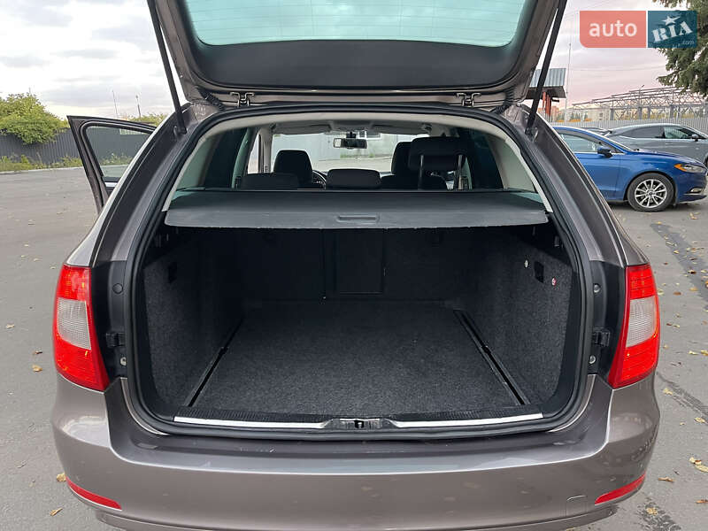 Універсал Skoda Superb 2012 в Рівному
