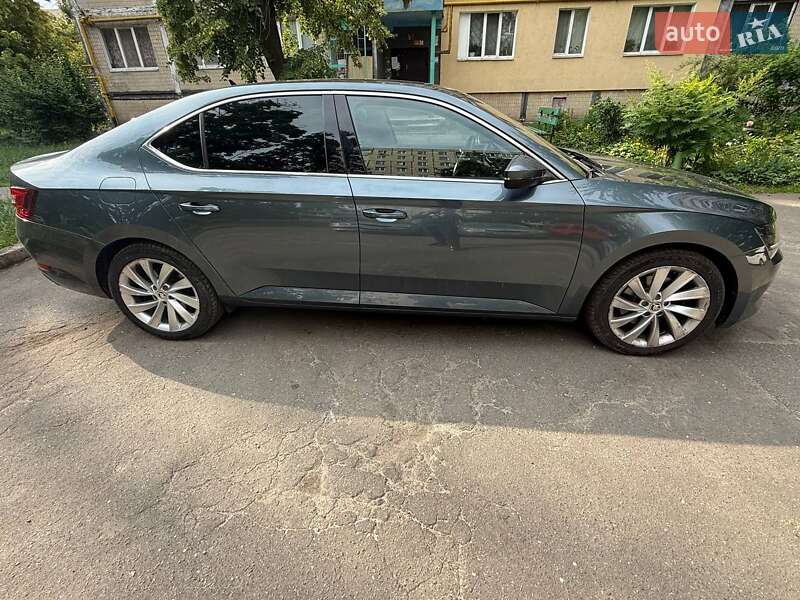 Ліфтбек Skoda Superb 2016 в Києві
