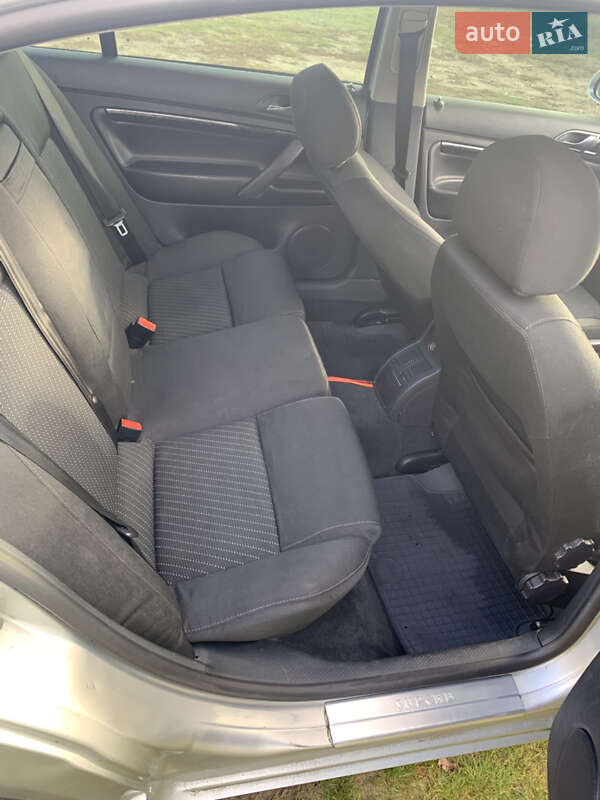 Ліфтбек Skoda Superb 2006 в Дніпрі