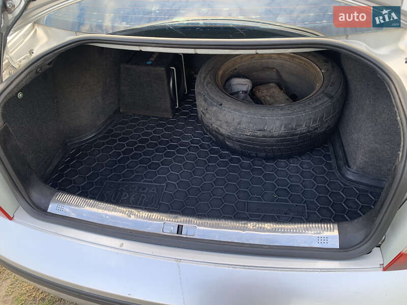 Ліфтбек Skoda Superb 2006 в Дніпрі