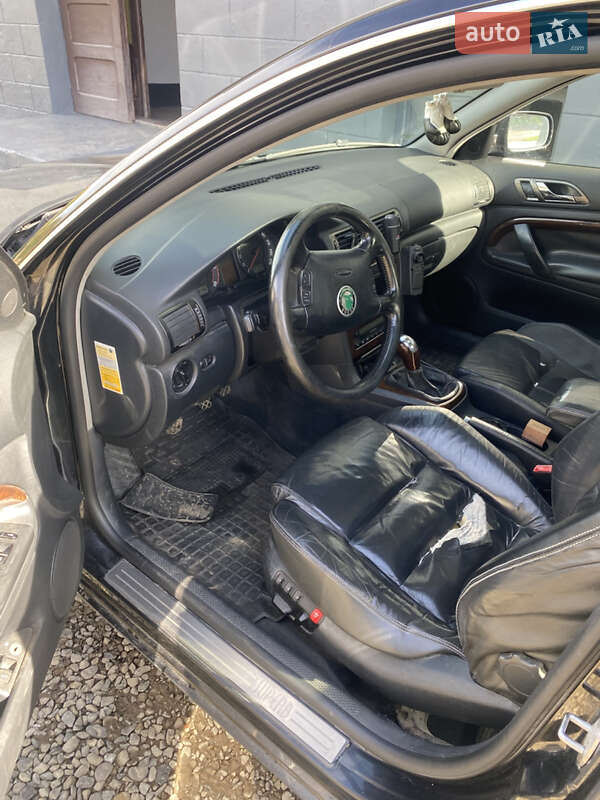 Лифтбек Skoda Superb 2003 в Нереснице