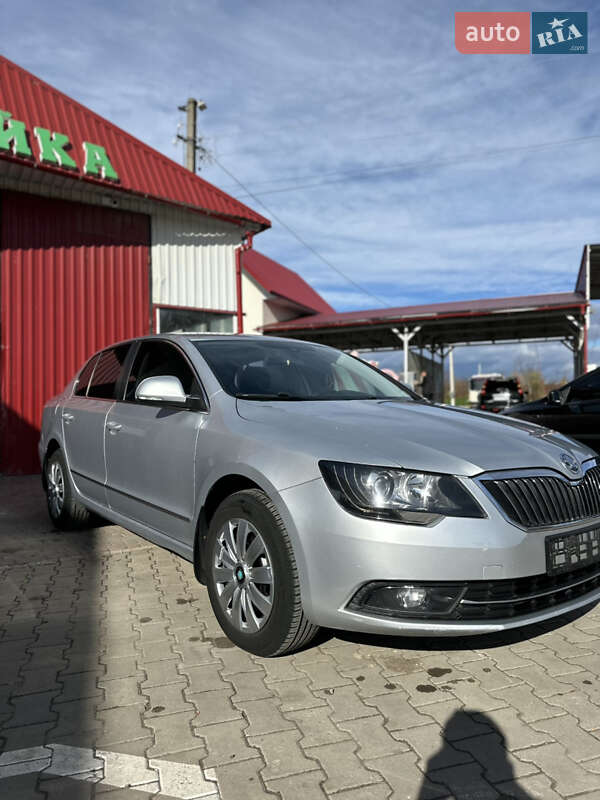 Лифтбек Skoda Superb 2013 в Черновцах