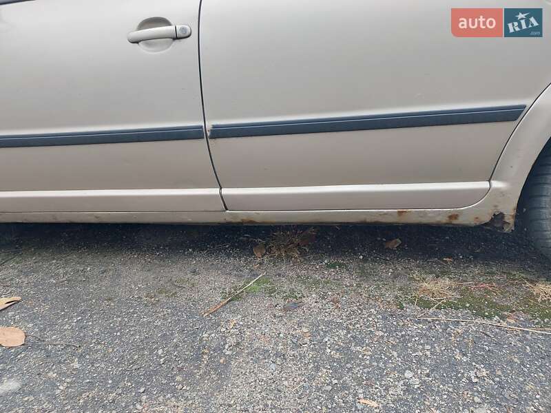 Лифтбек Skoda Superb 2005 в Варваровке