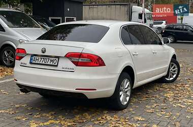 Лифтбек Skoda Superb 2013 в 