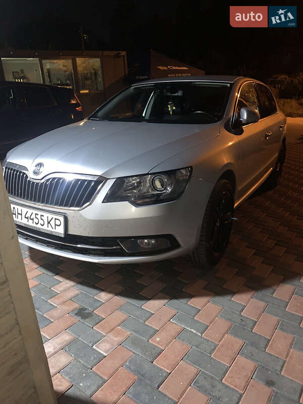 Лифтбек Skoda Superb 2013 в Славянске