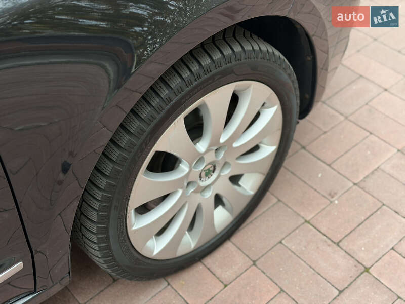 Універсал Skoda Superb 2012 в Рівному
